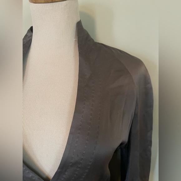 🆕 [Akris Punto] Gray 100% Silk Blouse Sz: 4 - Picture 3 of 8